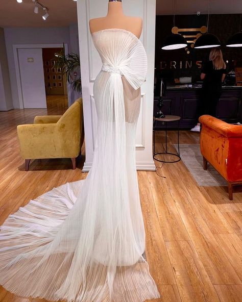 Wedding Dress For Plus Size, White Evening Gown, White Tulle Wedding Dress, Expensive Wedding Dress, Dress For Plus Size, Award Show Dresses, White Evening Gowns, High Fashion Dresses, White Tulle