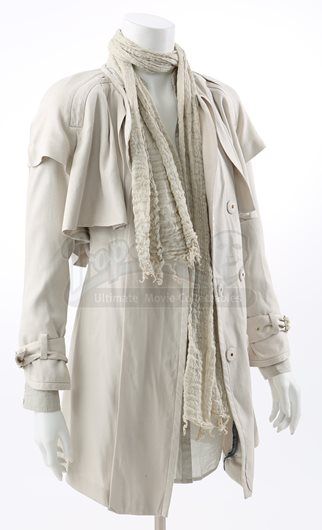 Alice Cullen’s Return Jacket and Scarf - Current price: $1300 worn in New Moon. Alice Cullen Outfits, Sabrina Spellman Style, Twilight Outfits, Vampire Diaries Outfits, Iconic Outfits, Decoration Pieces, Set Decoration, Alice Cullen, Academia Outfits