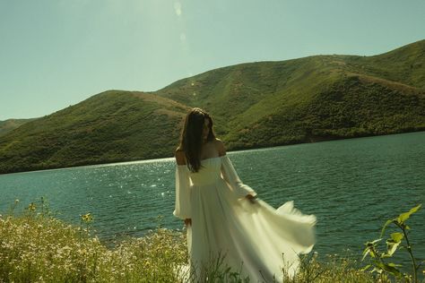 The Hengrave dresses, after fulfilling pre-orders, are now live on the website with just one or two dresses left in each size. Take your time to browse and find your perfect fit before they’re gone 💕 ⠀⠀⠀⠀⠀⠀⠀⠀⠀ 📷: @milesleavphoto Flowy Dresses Aesthetic, Rain Photoshoot, Girl In Nature, Sustainable Wedding Dress, Lyocell Fabric, Sustainable Wedding, Elegant Maxi Dress, A Wedding Dress, Nature Girl