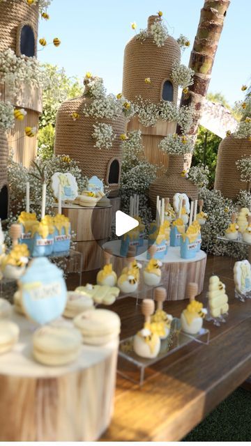 Alice Tabakian on Instagram: "Winnie the Pooh-themed desserts and teething set, created with love for a sweet celebration! 🍯🐻✨ I had so much fun making these, and the feedback was incredible—everyone went wild for the sweet treats! 😍 A huge shoutout to @bwceventdesign for designing and coordinating the event so perfectly—it was stunning from start to finish! Thank you for hiring me to be a part of this beautiful day. 💛
#winniethepooh #winniepooh #winniethepoohdesserttable #winnie #eventplanner #kidsbirthday #atamhatik #agrahatik #1sttooth #1sttoothcelebration" Fall Winnie The Pooh Baby Shower Ideas, Winnie The Pooh Diy Decorations, Baby Shower Ideas Winnie The Pooh, Winnie The Pooh Dessert Table, Winnie The Pooh Themed Food, Winnie The Pooh Centerpiece Ideas, Winnie The Pooh Table, Winnie The Pooh Themes, Themed Desserts