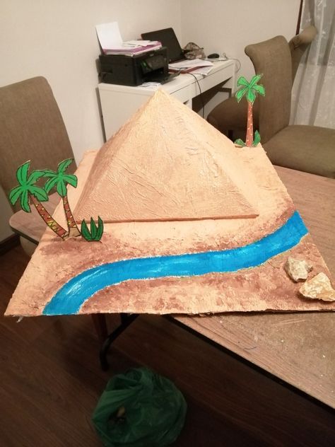 Pyramid Art Project, Pyramid Model Projects, Ancient Egypt Pyramids Project, 3d Pyramid Project Ideas Ancient Egypt, Pyramid Of Giza Project, Egypt School Projects, 3d Pyramid Project Ideas, Egypt School Projects For Kids, Diy Pyramid Project For School