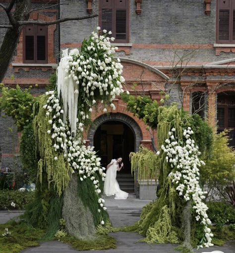 Tulip Installation, Modern Wedding Arch, Modern Greenery, Land Design, Altar Arrangement, Other World, Flower Installation, Landscaping With Large Rocks, Design Illustrations