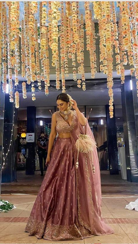 Sister Of The Bride Lehenga, Engagement Outfits Indian Sisters, Lehenga Illustrations, Reception Dress For Bride Sister, Bridesmaid Lehenga Sisters, Dusty Pink Lehenga, Indian Engagement Outfit, Bridesmaid Dresses Long Lace, Bridesmaid Lehenga