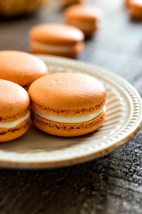 Pumpkin Cheesecake Macarons - CPA: Certified Pastry Aficionado Keto Macarons, French Thanksgiving, French Macarons Flavors, Pumpkin Spice Cream Cheese, Cheesecake Macarons, Macaron Ideas, French Macaroon Recipes, Macaron Recipes, Pumpkin Spice Cream