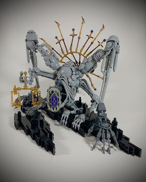 Judge not lest ye be judged by this alien Arbitrator Judge Not, Easy Lego Creations, Lego Dragon, Lego Universe, Bionicle Mocs, Lego Sculptures, Lego Custom Minifigures, Lego Mechs, Amazing Lego Creations