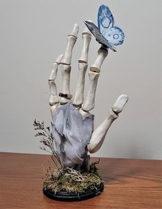 Gothic Shelf, Tim Burton Corpse Bride, Tim Burton Art, Sculpture Art Clay, Clay Diy Projects, Seni Cat Air, Skeleton Hand, Lukisan Cat Air, Corpse Bride