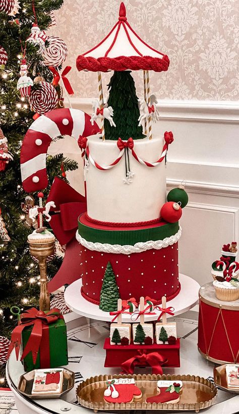 Christmas cake, winter cake, winter cake ideas, Christmas tree cake, festive cake Christmas Theme Cake Ideas, Winter Cake Ideas, White Carousel, Two Tiered Cake, Cake Winter, Teddy Cakes, Carousel Cake, Queen Cakes, Ideas Christmas Tree