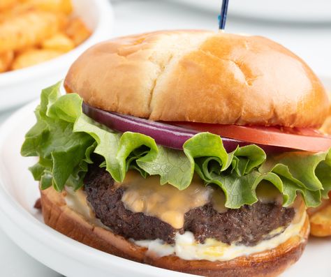 Copycat Culvers Butter Burgers - Fork To Spoon Copycat Culvers Butter Burger, Culver's Copycat Recipes, Culvers Butter Burger Recipe, Perfect Burger Recipe, Butter Burger, Drink Video, Hamburger Seasoning, Butter Burgers, Perfect Burger