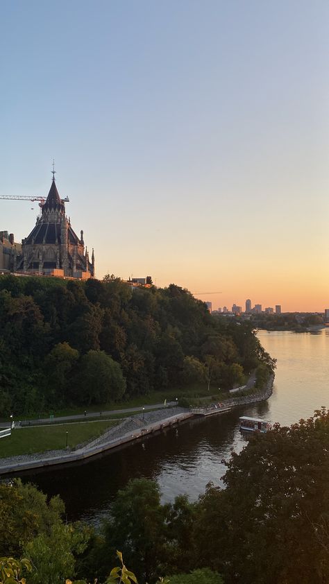 Aesthetic Wallpaper City, Ottawa Parliament, Goldenhour Aesthetic, Montreal Vacation, Canada Memes, Ottawa City, Ottawa Travel, Canada Lifestyle, Wallpaper City