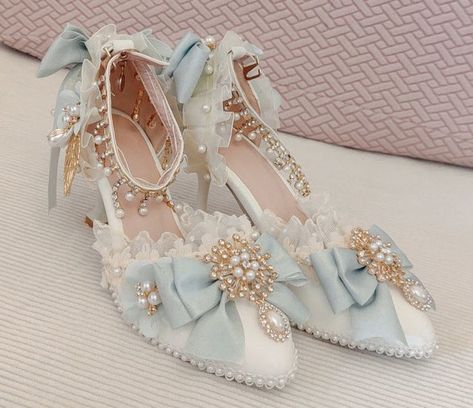 【-The Whispers of Flowers-】 Lolita Shoes, Bonnet and Necklace

◆ Shopping Link (Limited Quantity) >>> https://lolitawardrobe.com/the-whispers-of-flowers-vintage-classic-lolita-bonnet-necklace-and-shoes_p7335.html Cottagecore Shoes, Light Blue Shoes, Fairy Shoes, Pearl Lace, Dr Shoes, Kawaii Shoes, Princess Shoes, Party Necklace, Purple Shoes