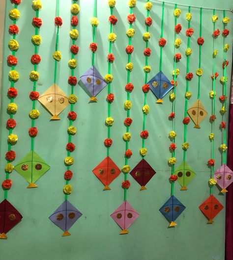 making of craft paper marigoldgarland & kite decoration for small functions like sangeet, haldi, bornan. Kites Decoration, Basant Panchami Craft For Kids, Kite Decor, Diy Kite Decorations, Pongal Decoration, Sankranti Decoration, Haldi Kunku, Kite Decoration, Diy Kite