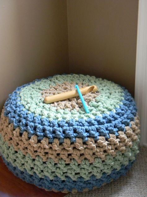 Ravelry: The Lucky Hanks Signature Crochet Pouf pattern by Theresa Boyce Crochet Stool Cover, Crochet Pouf Pattern, Cable Knit Blankets, Crochet Pouf, Crochet Pillows, Crochet Cushions, Crochet Home Decor, Crochet For Home, Crochet Pillow