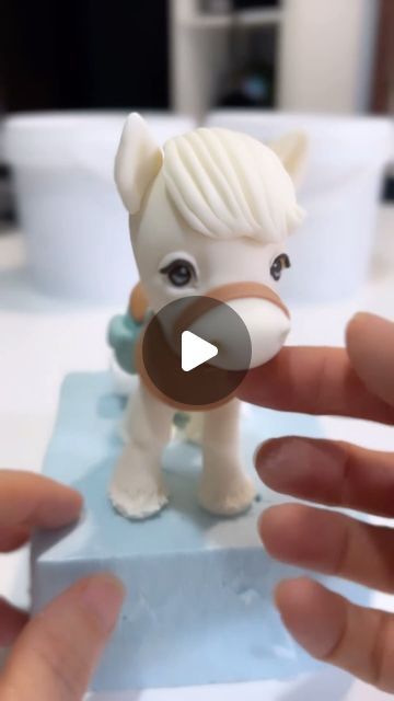 Horse Fondant Tutorial, Polymer Clay Sculpting Tutorial, Fondant Animals Tutorial, Doll Cottage, Fondant Horse, Cake Instagram, Back In 2010, My Little Pony Cake, Fondant Figures Tutorial