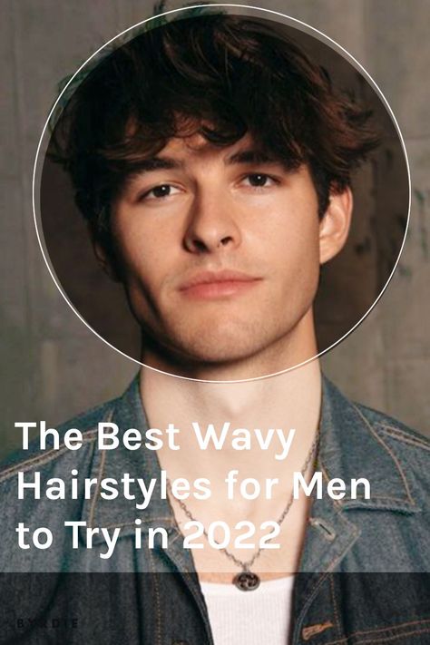 Wavy hair and curly hair are similar, but they're not exactly the same. Waves are not as tightly curved as curls or coils, although with styling, wavy hair can be made curly and curly hair can be made wavy. However you achieve them, waves have a stunning texture and are versatile, pairing well with all face shapes and aesthetics. Mens Medium Length Hairstyles Wavy Thick Hair, Men’s Wavy Hairstyles, Medium Wavy Hair Men, Styling Wavy Hair, Wavy Hairstyles For Men, Hair Big Forehead, Modern Mens Haircuts, Waves Hairstyle Men, Mens Medium Length Hairstyles