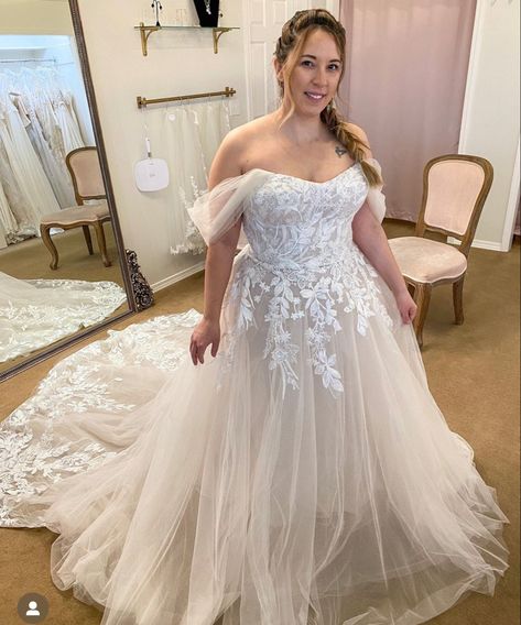 Fairy Queen Wedding Dress, Fairytale Aesthetic Wedding Dresses, Enchanted Wedding Dress, Fairytale Wedding Gown, Queen Wedding Dress, Bee Cookies, Wedding Boards, White Gothic, Plus Size Wedding Gowns