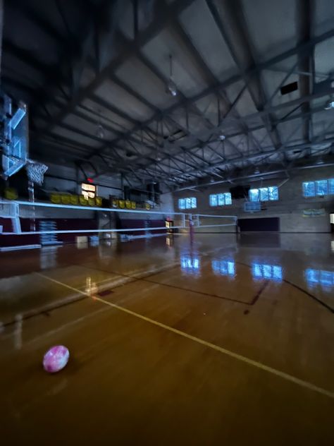 Volleyball Snaps, Volleyball Gym, Sports Inspiration, Playing Volleyball, Skz Concert, Volleyball Inspiration, Volleyball Pictures, Sport Inspiration, Volley Ball