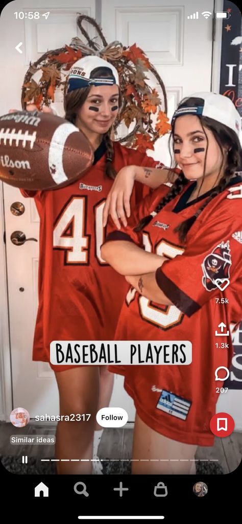 Sports Costume Ideas Women, Baseball Players Halloween Costume, Foot Ball Player Costume, Baseball Halloween Costumes For Women, Baseball Player Halloween Costumes, Football Halloween Costume For Women, American Football Costume, Basketball Player Costume, Football Player Halloween Costume