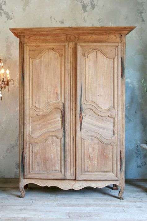 Case In Stile Country, Computer Armoire, Oak Wardrobe, Antique Armoire, French Country Design, Country Cottage Decor, غرفة ملابس, French Country Cottage, French Country House