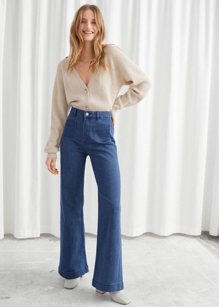 THE BEST JEANS STYLES FOR PEAR SHAPED WOMEN Flare Jeans Outfit, Flamboyant Natural, Black Bootcut Jeans, Jeans Outfit Women, Jean Flare, Outfit Jeans, Pretty Blouses, Jean Trends, Cardigan Outfits