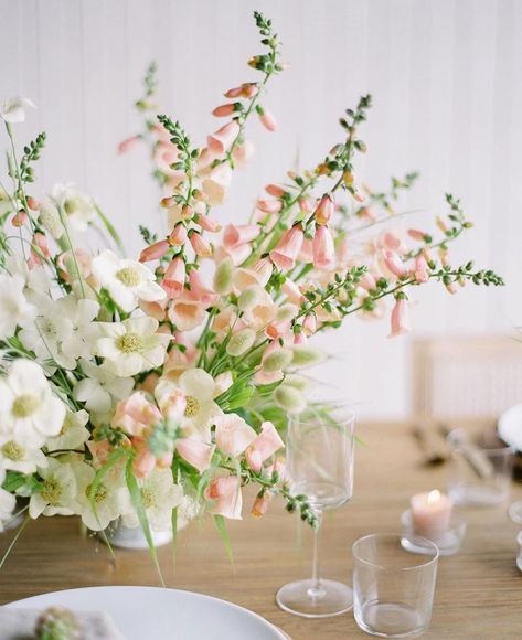 Pretty. Wild. Flowers. on Instagram: “The dreamiest! Foxglove forever 🙌🏼 // 📸: @danitoscanophoto #nativepoppyweddings #weddingflorist #weddingflorals #sandiegoweddingflorist…” Foxglove Wedding Flowers, Foxglove Wedding Bouquet, Foxglove Arrangement, Foxglove Bouquet, Foxglove Wedding, Foxglove Flower, Flower Recipes, Dragon Wedding, Flower Installation