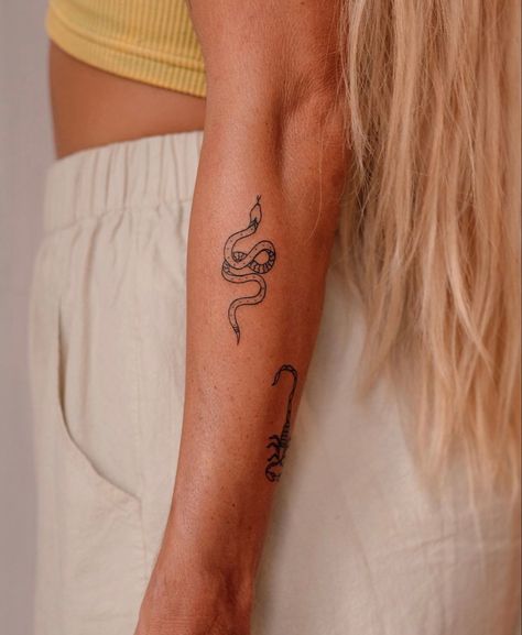 Snake Tattoo Placement, Small Snake Tattoo, Tattoo Snake, Small Snake, Animals Tattoo, Small Snakes, Snake Tattoo, Little Tattoos, Tattoo Placement