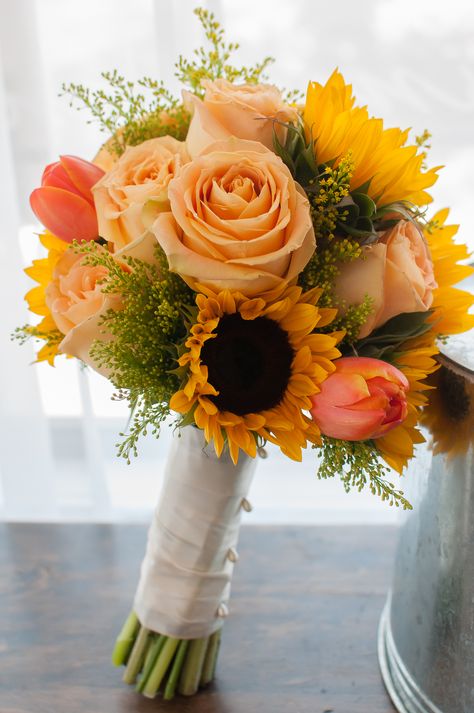 Bridal bouquet mix of sunflowers, tulips and roses. Photography: Simpson Portraits #green #lavender #wedding #flowers #engagement #photoshoot #bouquet #LA Tulip Bouquet Wedding, Sunflowers Roses, Roses Photography, Wedding Flowers Tulips, Sunflowers And Roses, Tulip Wedding, Orange Bouquets, Sunflower Themed Wedding, Sunflower Wedding Bouquet