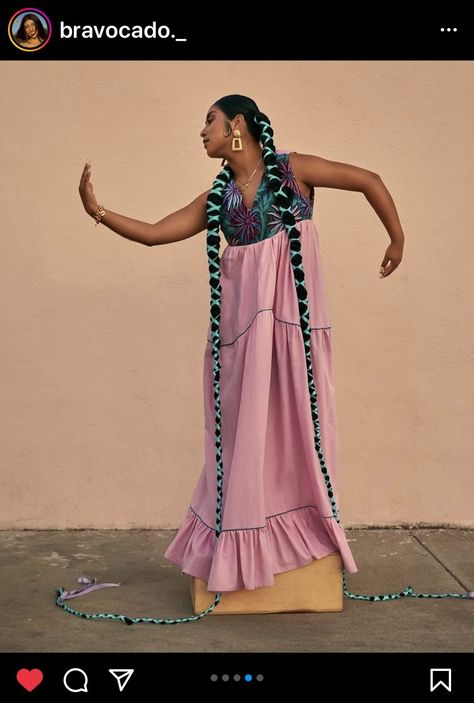 Mexican Traditional Clothing, Mexican Hairstyles, Ballet Folklorico, Mexican Fashion, Culture Clothing, Beauty Photoshoot, Crazy Outfits, Hair Ribbons, Braided Hairstyles Updo