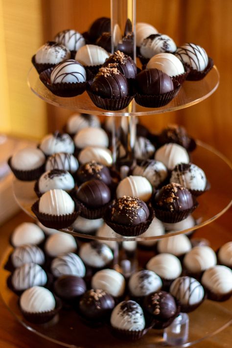 | wedding treat idea --- cake balls! | wedding refreshment ideas | wedding dessert ideas | wedding cake ideas for a big wedding with a lot of guests | wedding cake ideas to serve lots of flavors | wedding reception food ideas | photo taken at THE SPRINGS Event Venue. follow this pin to our website for more information, or to book your free tour! SPRINGS location:  The Ranch in Denton, TX photographer:  Tara Danielle Photography #weddingtreats #weddingdesserts #cakeballs #weddingcake #weddingidea Cake Balls Wedding, 1920s Food Ideas, Masquerade Appetizers, 1920 Party Food, Great Gatsby Food Ideas, Gala Food Ideas, Great Gatsby Food, Mascarade Ball Ideas, Prom Dessert Table Ideas