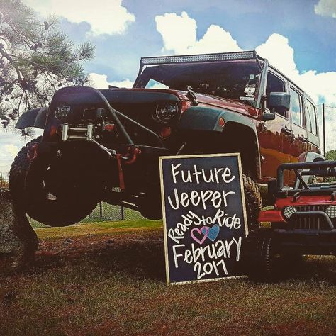 Jeep Gender Reveal Ideas, Tow Truck Gender Reveal, Car Themed Baby Announcement, Gender Reveal Ideas Truck Exhaust, Farm Pregnancy Announcement, Pregnacy Announcement, Jeep Wedding, Baby Surprise Announcement, Pregnancy Announcement Photoshoot