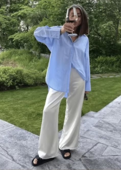 Rome Outfits, Blue And White Shirt, Fall Fits, Fall 2023, White Pants, Outfits Ideas, Cream White, White Shirt, Casual Chic