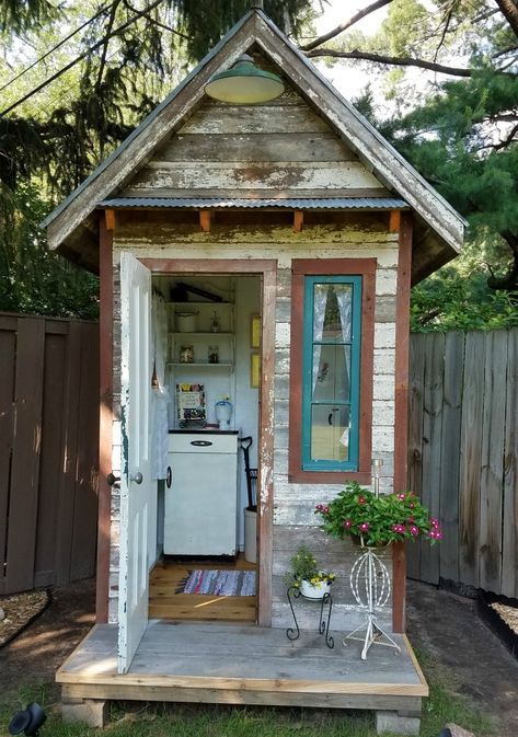 Mini Garden Shed, Garden Shed Makeover, Mini Shed, Garden Shed Diy, Rustic Shed, Small Garden Shed, Yurt Living, Potting Benches, Shed Makeover