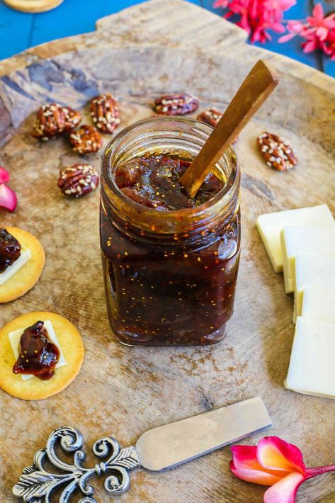 Fig Pepper Jelly, Fig Pepper Jam Recipe, Fig Pepper Jelly Recipe, Spicy Fig Jam Recipe, Spicy Fig Jam, Chili Fig Jam, Apple Chilli Jam, Chili Jam, Recipe For Chili