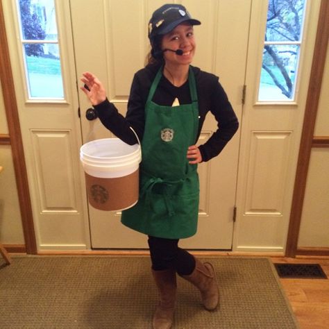 Starbucks Worker Costume, Starbucks Employee Outfit Ideas, Starbucks Work Outfit, Starbucks Barista Costume, Starbucks Employee Outfit, Barista Halloween Costume, Barista Costume, Starbucks Costume, Starbucks Barista