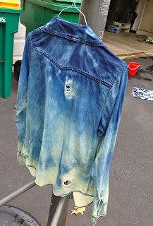 Distressed Denim Jacket Diy, Bleach Denim Jacket, Bleach Jeans Diy, Denim Jacket Diy, Diy Bleach, Bleach Shirt Diy, Bleached Denim Jacket, Bleach Denim, Bleaching Clothes