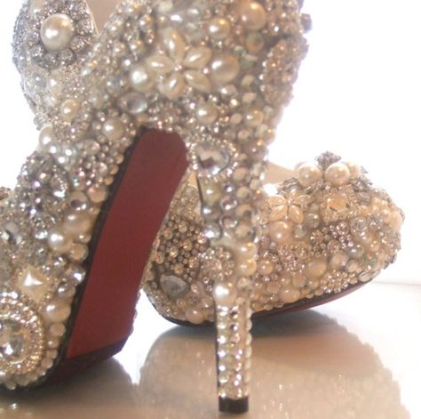 cinderella_shoes2 Cinderella Wedding Shoes, Cinderella Heels, Glam Shoes, Pearl Wedding Shoes, Pearl Shoes, Jeweled Shoes, Cinderella Wedding, Cinderella Shoes, Shoes Diy