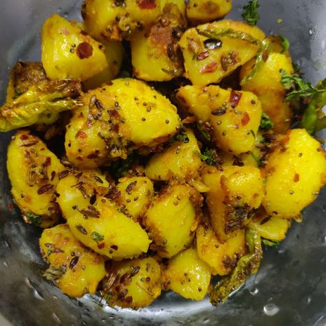 Gujarati aloo ki sabji Aloo bhaji ki sabji mostly everyone favourite. This is very easy simple and quick recipe. This sabji specially served with chapati or poori. Let's learn to make Gujarati aloo ki sabji  Ingredients 4 boiled potato medium size 3 green chilli 1/2 teaspoon mixed herb 1/2Teaspoon redchilli flakes 1/2 teaspoon asafoetida 1/2 teaspoon turmeric Salt as per taste 1 teaspoon Oil 1/2 teaspoon cumin seed and mustard seed Aloo Bhaji, Potato Sabji, Diwali Food, Healthy Homemade Recipes, Green Chilli, Boiled Potatoes, Chapati, Mustard Seed, Quick Easy Meals