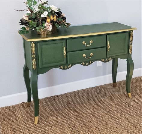 Vintage console or enrty table in emerald green and gold. SOLD! Beautiful Furniture Pieces, Emerald Green And Gold, Vintage Console, Vintage Console Table, Painted Vanity, Green Furniture, Diy Furniture Renovation, Drinks Cabinet, Furniture Renovation