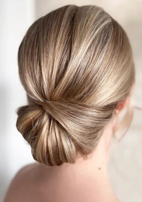 30 Best Wedding Updos: Chic Ideas for Your Wedding Hair - hitched.co.uk Wedding Updo Bun, Best Wedding Updos, Dream Wedding Hair, Bridesmaid Hair Straight, Hair Updo Ideas, Chic Wedding Hairstyles, Wedding Guest Updo, Bridal Hair Half Up Half Down, Hairstyles For Weddings