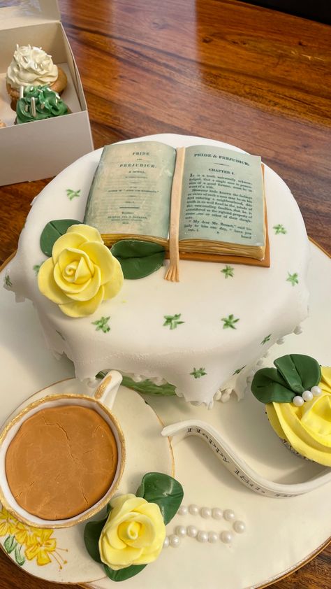 18th Birthday Book, Book Cake, Birthday Book, Classic Literature, Cute Cakes, 18th Birthday, Book Worms, Literature, Birthday Cake