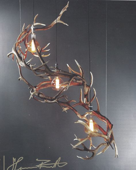 Metal Antler Chandelier, Antler Chandelier Modern, Luxury Lodge Lighting, Deer Antlers Christmas Decor, Mountain Lodge Christmas Decor Ideas, Deer Antler Christmas Decor, Modern Hunting Lodge, Deer Horn Ideas, Hunting Lodge Interiors