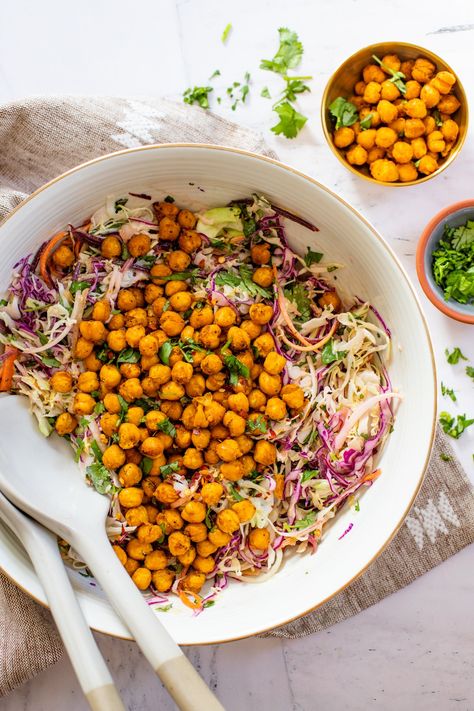 Sesame Cabbage Salad Healthy Vegan Dinner, Vegan Summer Recipes, Shredded Cabbage, Vegan Dinner Recipes Easy, Sesame Dressing, Vegetarian Cabbage, Easy Vegan Dinner, Crispy Chickpeas, Vegetarian Salads