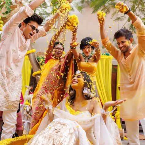 Haldi Photography Ideas, Funny Wedding Poses, Haldi Poses For Bride, विवाह की फोटोग्राफी की मुद्राएं, Haldi Photoshoot, Haldi Ceremony Outfit, Indian Bride Photography Poses, Indian Wedding Poses, Bride Photos Poses