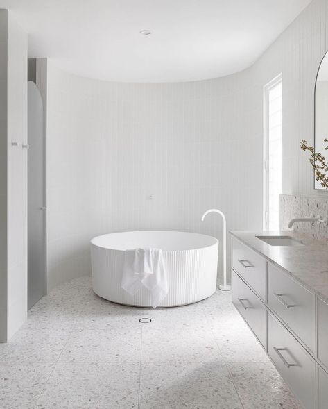 A work of art! Repost from @sabdia_constructions, featuring the Sunshine Groove 1500mm Fluted Bath. We love the way the curved wall compliments the round bath.💕 #flutedbathtub #bathtub #bathroomdesign #roundbath Open Space Bathroom, Fluted Bath, Space Bathroom, Round Bath, Curved Wall, Bathtub Walls, Master Ensuite, Freestanding Bath, Bathroom Design Inspiration