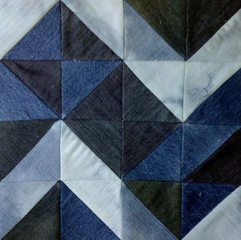 Chunky Chevron Jean Quilt Block | Craftsy Jean Quilt Patterns, Jean Quilt Ideas, Denim Quilt Patterns, Jeans Upcycle, Material Crafts, Blue Jean Quilts, Denim Quilts, Jean Quilt, Make A Quilt