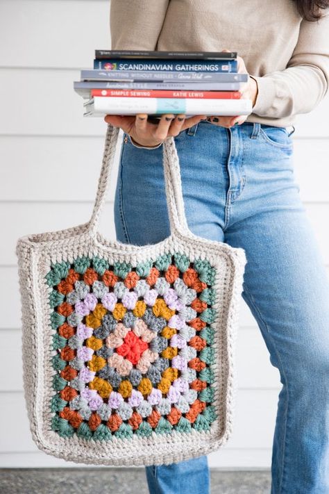 Sac Granny Square, Tote Crochet, Granny Square Haken, Pull Bebe, Crochet Bag Pattern Free, Crochet Blanket Designs, Granny Square Bag, Pola Amigurumi, Crochet Clutch