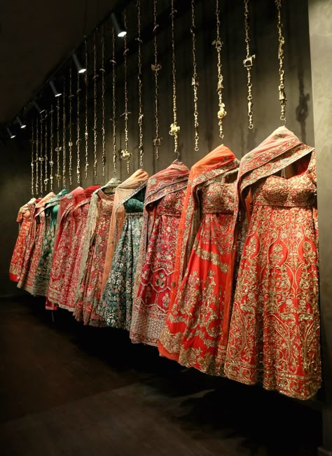 Boutique Interior Design Indian, Saree Showroom, Clothing Boutique Interior, Boutique Interiors, Bridal Boutique Interior, Interior Design Indian, Clothing Store Displays, Retail Store Interior Design, Clothing Store Interior