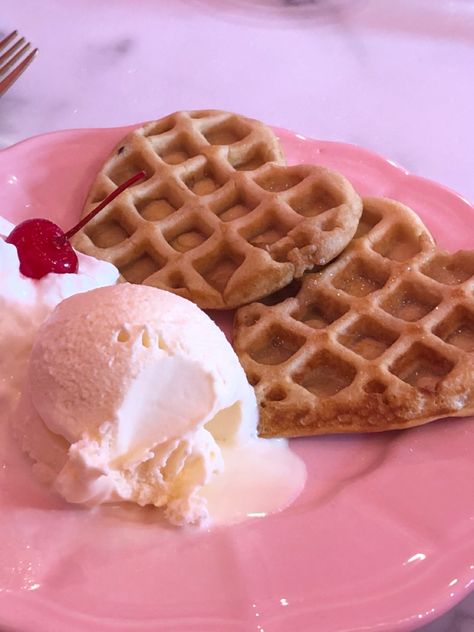 Food Photo Dump, Pink Waffles, Waffles Aesthetic, Heart Waffles, Pink Instagram, Divergent, Aesthetic Photo, Food Photo, Pink Aesthetic