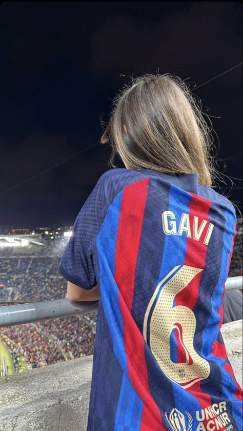 Barca Jersey, Football Girlfriend, Footballers Wives, Barcelona Jerseys, Football Jersey Outfit, Football Wags, Football Boyfriend, Barcelona Team, Soccer Game