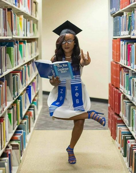 Congratulations to Soror Angelica Jean for earning her degree in Social Work from University of Central Florida! #RZ Zeta Graduation Pictures, Black Graduates, Graduation Pictures Outfits, College Pics, Graduation Goals, Sorority Graduation, Finer Womanhood, Phi Beta Sigma Fraternity, Graduation Pic Ideas