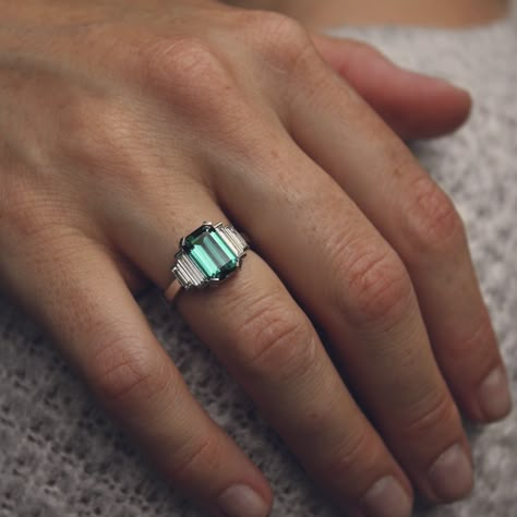 Emerald Stone Rings, Wedding Game, Emerald Wedding Rings, Future Engagement Rings, Baguette Diamond Rings, Diamond Cocktail Ring, Ring Inspo, Special Ring, Dope Jewelry